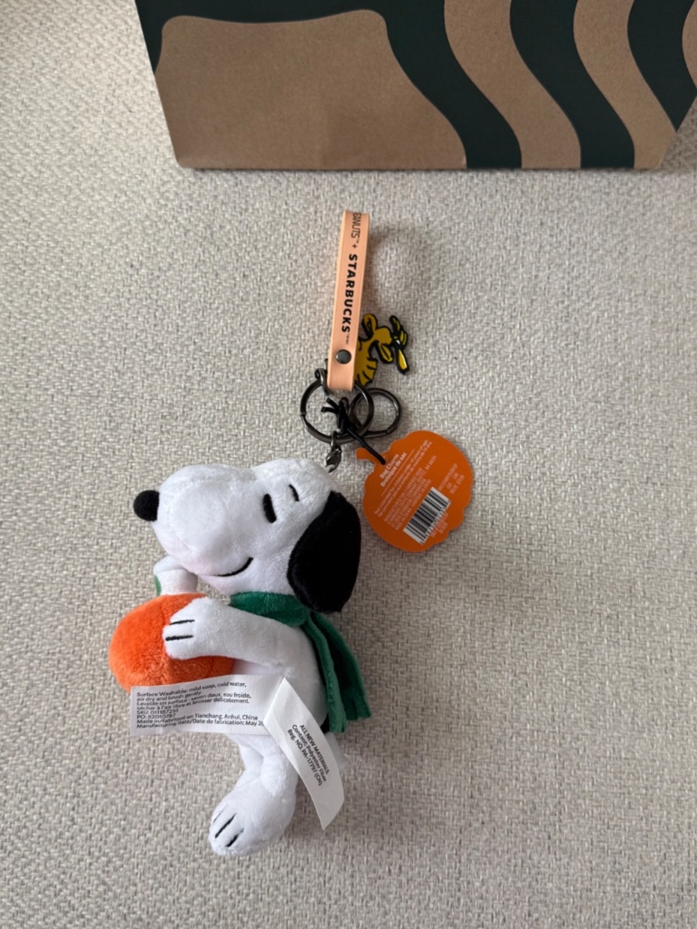 New Peanuts Snoopy Starbucks Collaboration Keychain - Picture 4 of 4